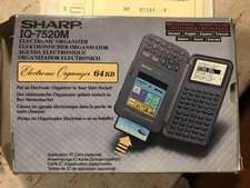 Agenda Elettronica Vintage Sharp IQ-7520M  con tre schede complete di documentaz