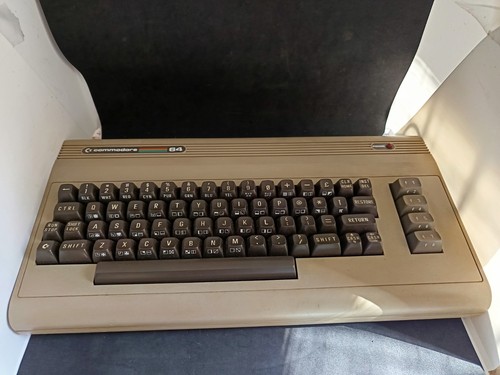 Commodore alimentatore - 64,