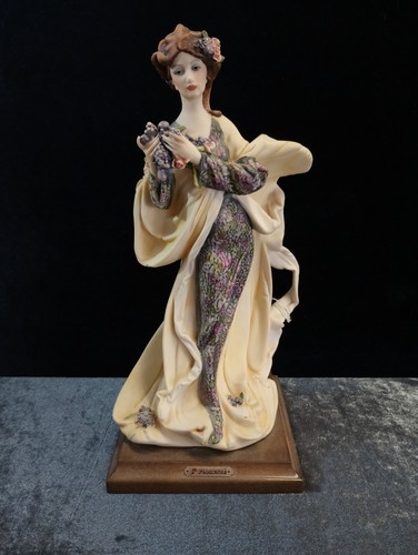 Figurina dama con - dama, fiori/uva