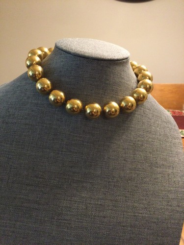Collana con grandi perle - , in