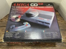 Pacchetto Commodore Amiga CD32 + 2 dischi (include cavi + alimentazione) nella scatola! Come nuovo
