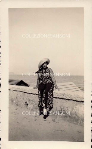 Alassio 1933 ragazza seduta - 1933,