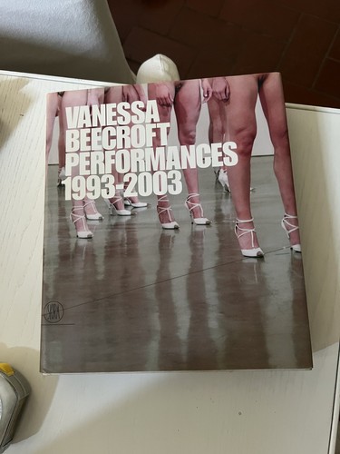 Vanessa beecroft performances - vanessa,