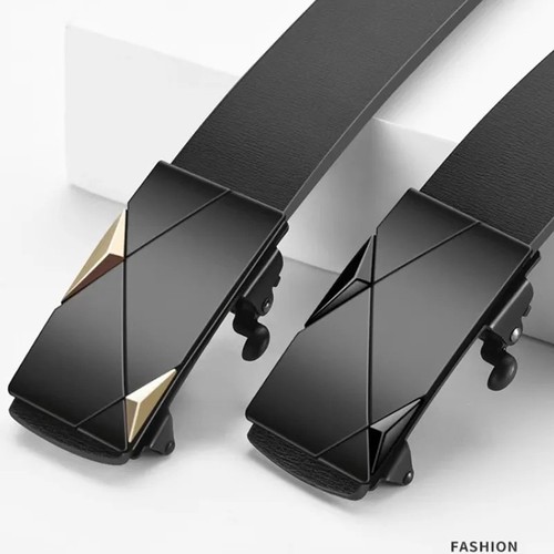Nuova cintura con - con, fibbia