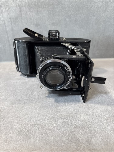 Macchina fotografica - , a
