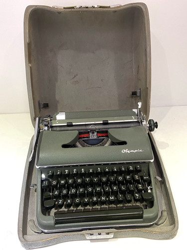 Olympia sm4 vintage typewriter - olympia,