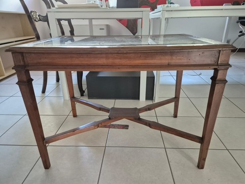 Tavolino antico con vetro