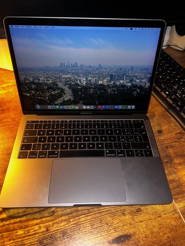 Apple macbook pro - 13.3", (256gb