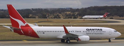 737 qantas air - qantas, b737