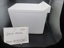 Cassetto verdura per frigorifero combinato, misure 28x23x23,5 colore bianco.