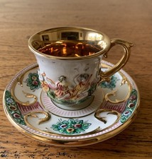 Bellissima tazza e piattino