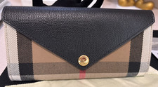 NWT Burberry Halton ladies