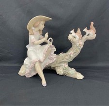 Statuina Lladro Springtime