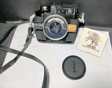 Fotocamera Nikon Nikonos II con obiettivo W 35 mm f 2.5 subacquea analogica
