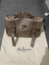 Rara Alexa Mulberry fuori