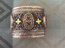 Bracciale etnico e antico in