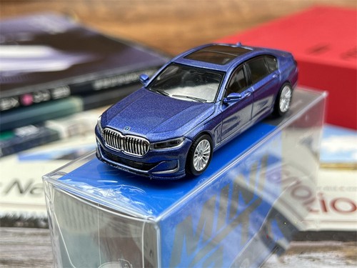 Modellino auto pressofuso blu