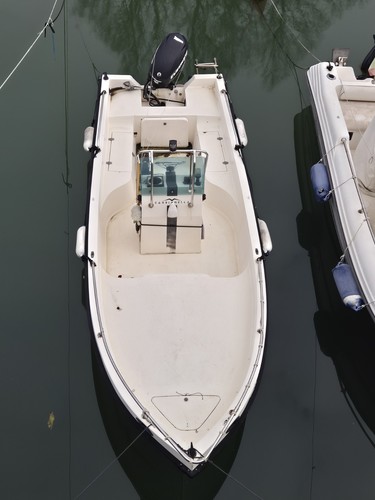 Barca motore più posto - motore,
