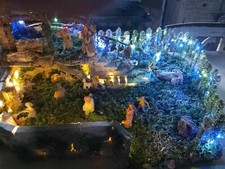 Presepe Artigianale Con Statuine e illuminazione regolabile.