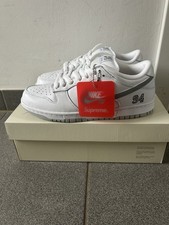 Nike Supreme x Dunk SB Low