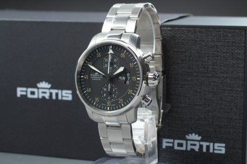 Con scatola orologio - [con,