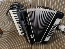 Vendo bellissima fisarmonica Marca PARROT modello "Baile" 48 bassi con custodia