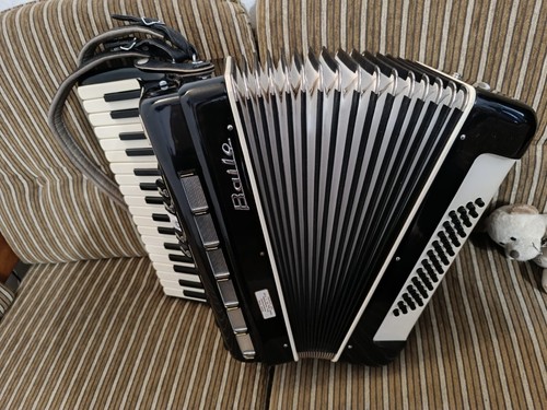 Vendo bellissima fisarmonica