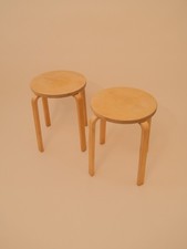 Sgabello in legno compensato piegato Ikea Frosta tavolino laterale supporto piante stile Artek coppia