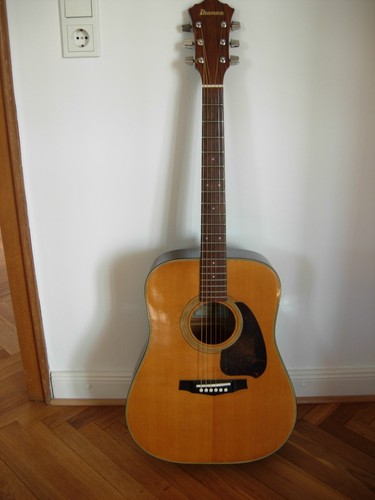 Chitarra acustica vintage