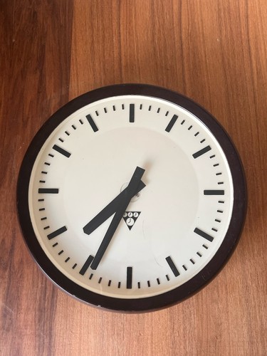 Vecchio orologio fabbrica - di,