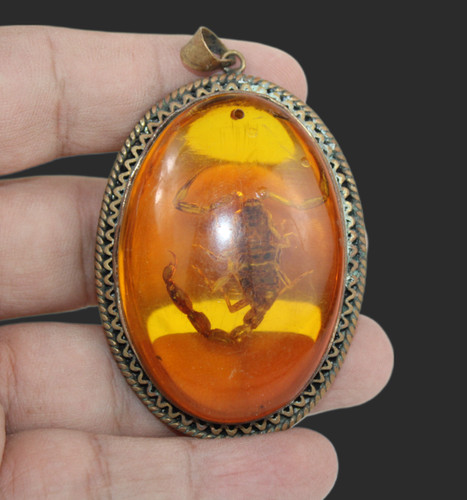 Collana con ciondolo faraonico