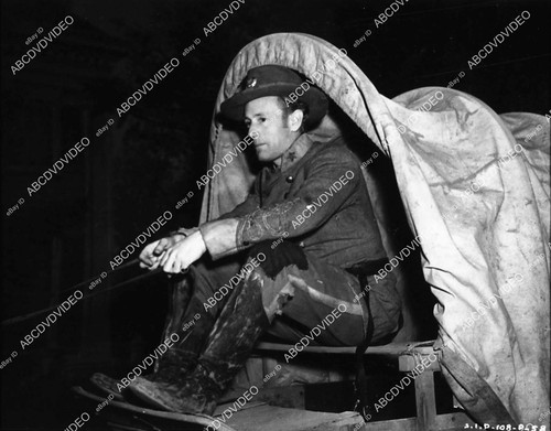 Leslie howard seduto nel - leslie,