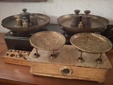 Antiche bilance a 2 piatti in