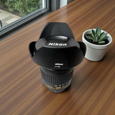 Nikon Nikkor DX AF-P 10-20 mm f/4.5-5.6G obiettivo VR con cappuccio e custodia a baionetta HB-81