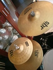 Include:Batteria acustica modello stage custom con set piatti cambia sabian