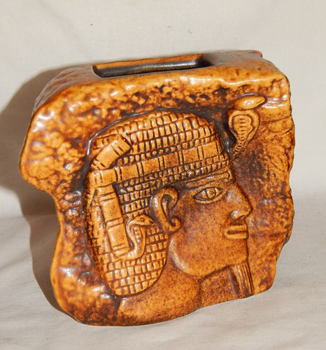 Vaso brutalismo egiziano con