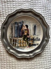 Raro piatto da parete PELTRO peltro Italia ceramica crepitio dipinto a mano Giulietta e Romeo