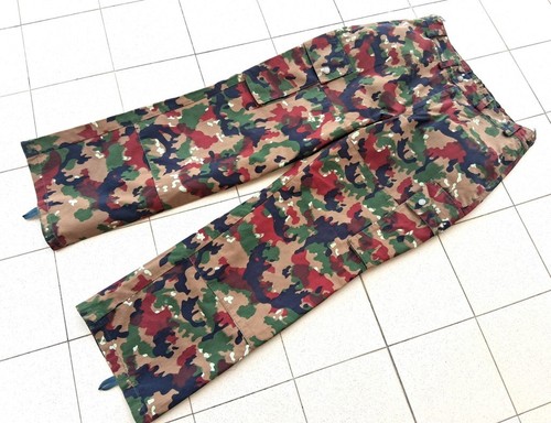 Pantaloni mimetici svizzeri