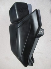 Cache sous selle gauche (Moto