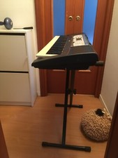 pianola yamaha con piedistallo