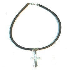 Collana con croce in acciaio