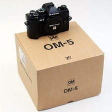Case OM SYSTEM OM-5 nero