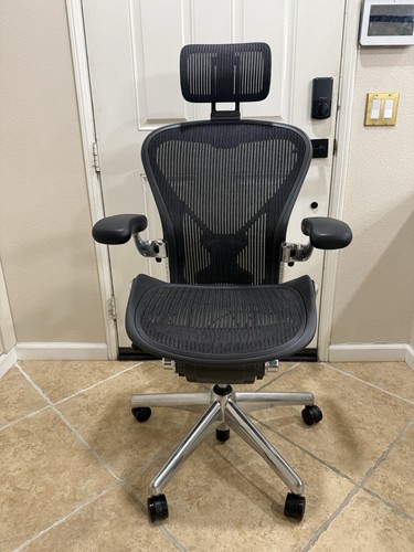 Herman miller aeron chair - miller,