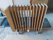 Termosifone a olio elettrico 2000W-220V a 13 elementi su ruote.