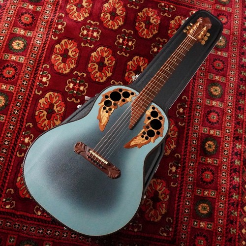 Chitarra acustica usata