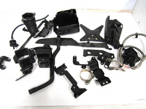 Pezzi plastiche varie ducati - pezzi,