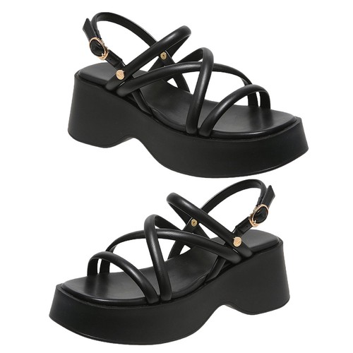 Paio sandali con zeppa - ,