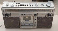 RADIO REGISTRATORE A CASSETTE