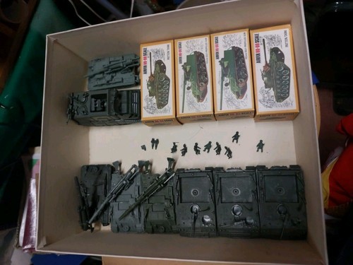Lotto mezzi militari carri