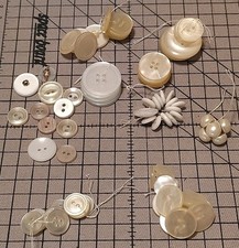 Lotto di 75 bottoni vintage